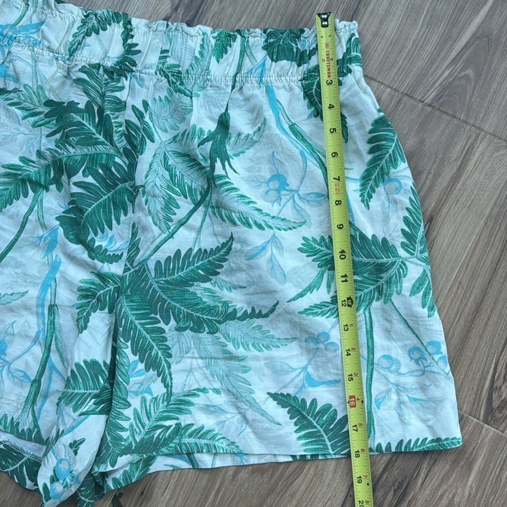 Black Halo Tropical Green Leaf Shorts - Picture 7 of 10